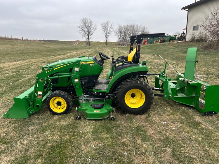 John Deere 2032R