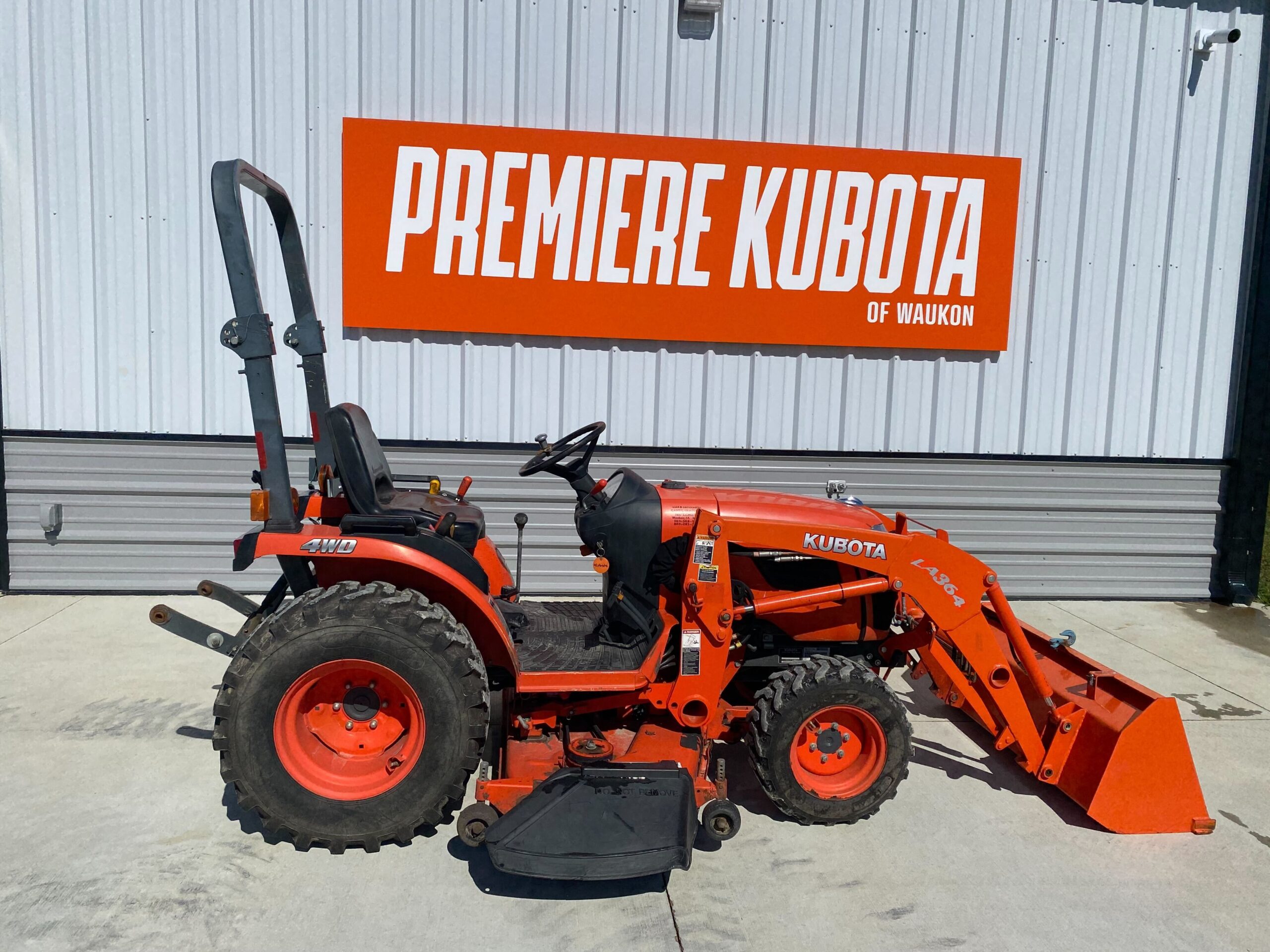 2011 B2620HSD with Loader and Mower Deck - Premiere Kubota